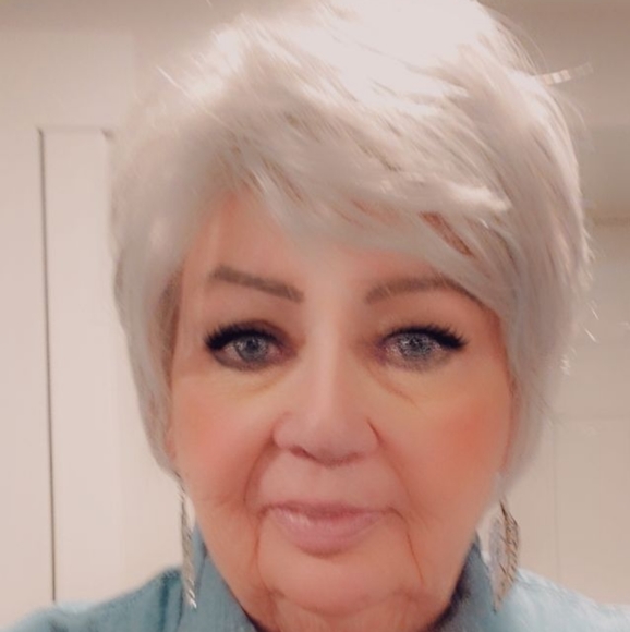 Meet your Posher, Miss Linda - Picture 1 of 5